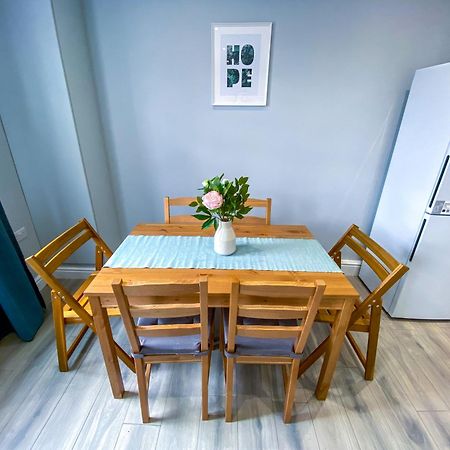 Modern 1-Bedroom Flat, 5 Guest, London - F2 Экстерьер фото
